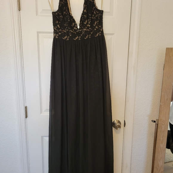 LULUS Black lace maxi dress - Picture 2 of 5